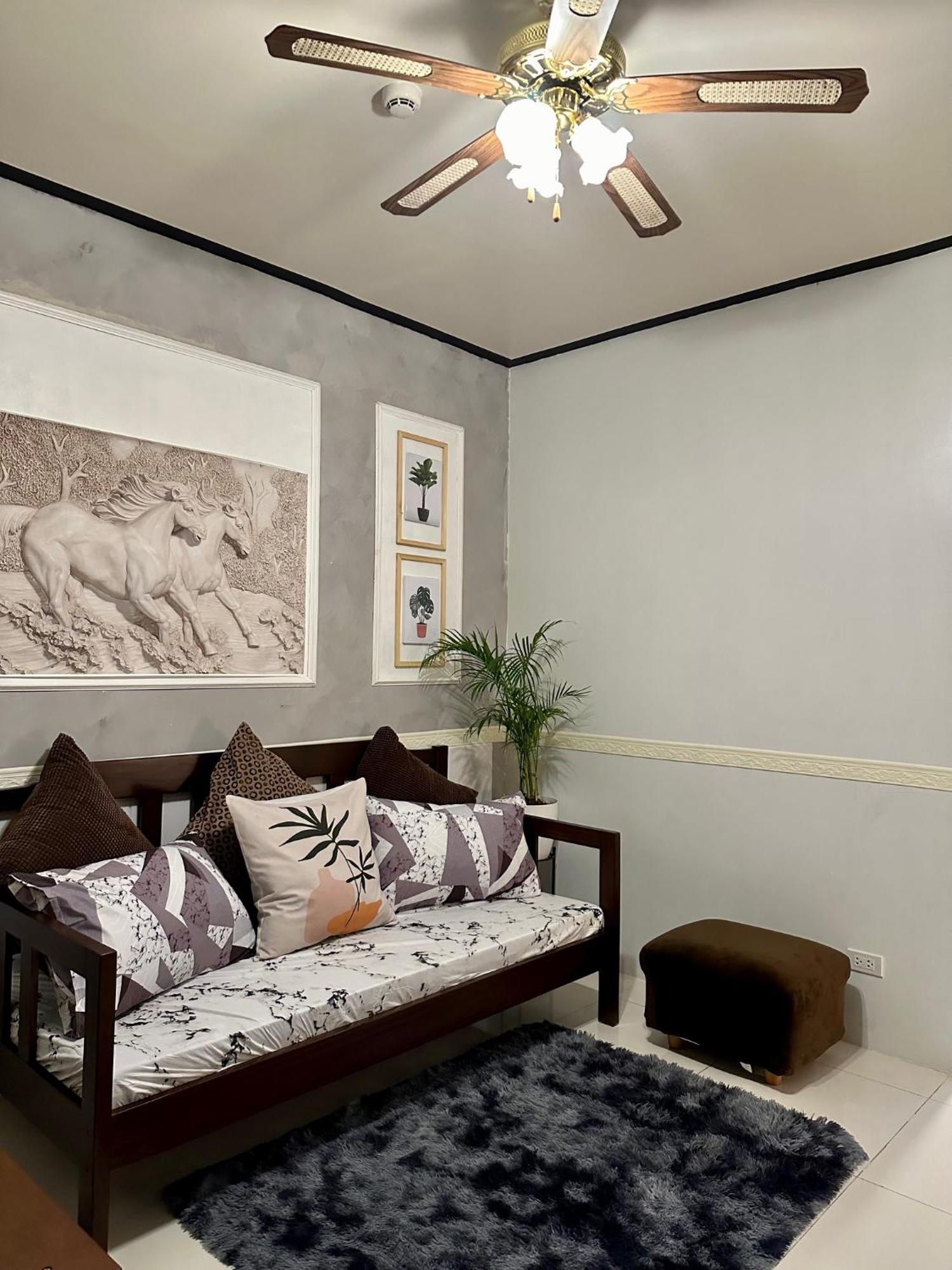 Luxury Suites At Brenthill Багио Экстерьер фото